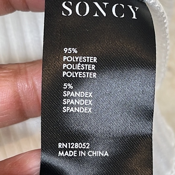 NWT Soncy Womens White Short Sleeve Top with Shoulder Grommets SIZE 0X PLUS SIZE - Picture 3 of 9